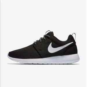 Nike black and white roshes